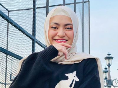 Cantik Banget! Natahlie Holscher yang Baru Mualaf Kini Pakai Hijab