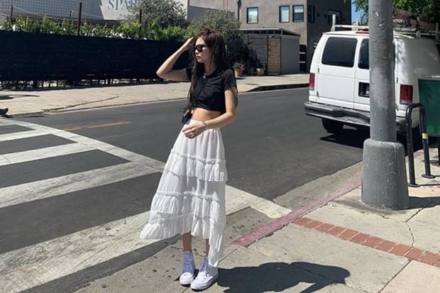 Outfit Putih Jennie BLACKPINK/ Foto: Instagram.com/jennierubyjane outfit putih Jennie BLACKPINK yang simpel dan nyaman