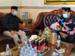 Lawan Kotak Kosong, Paslon Edi-Rendi Minta Restu Sultan Kutai Ing Martadipura