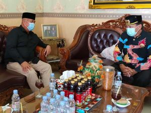 Lawan Kotak Kosong, Paslon Edi-Rendi Minta Restu Sultan Kutai Ing Martadipura Lawan Kotak Kosong, Paslon Edi-Rendi Minta Restu Sultan Kutai Ing Martadipura