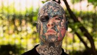 Guru TK Berpenampilan Ekstrem, Tato Bola Mata Hingga Diprotes Ortu Murid