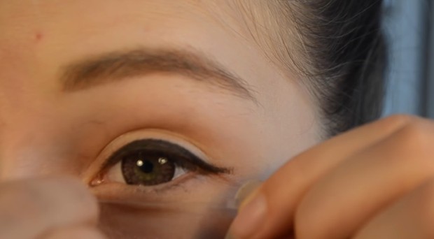 aegyo sal/Mariya Lee/youtube.com Membuat aegyo sal juga bisa dengan bantuan tape khusus