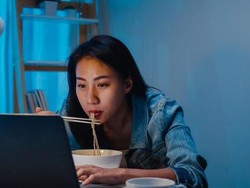 Apakah Begadang Bisa Menyebabkan Jerawat? Ini Kata Pakar