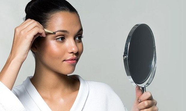 Beri Jeda Sebelum Makeup/Foto:Pinterest.com Setelah menggunakan pelembap, beri jeda setidaknya 5 menit sebelum akhirnya menggunakan makeup.