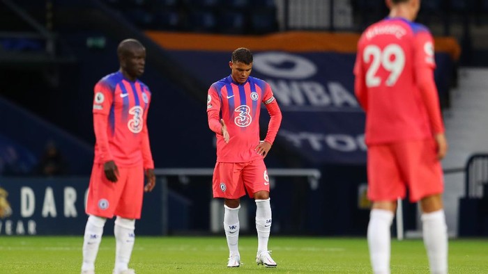WEST BROMWICH, ENGLAND - SEPTEMBER 26: Thiago Silva of Chelsea looks dejected after making a mistake that lead to West Bromwich Albions second goal during the Premier League match between West Bromwich Albion and Chelsea at The Hawthorns on September 26, 2020 in West Bromwich, England. Sporting stadiums around the UK remain under strict restrictions due to the Coronavirus Pandemic as Government social distancing laws prohibit fans inside venues resulting in games being played behind closed doors. (Photo by Catherine Ivill/Getty Images)