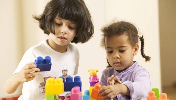 Anak yang tengah bermain bersama