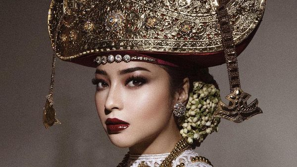 5 Potret Prewed Nikita Willy Pakai Siger Pepadun