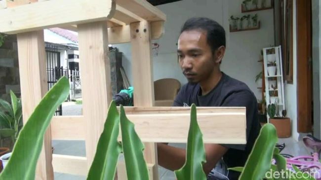 Perjuangan Gilang di Tengah Pandemi, Punya Warung Makan-Jadi Pengrajin Kayu Perjuangan Gilang di Tengah Pandemi, Punya Warung Makan-Jadi Pengrajin Kayu