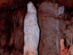 Hiii! Goa Peden Pacitan Punya Pocong