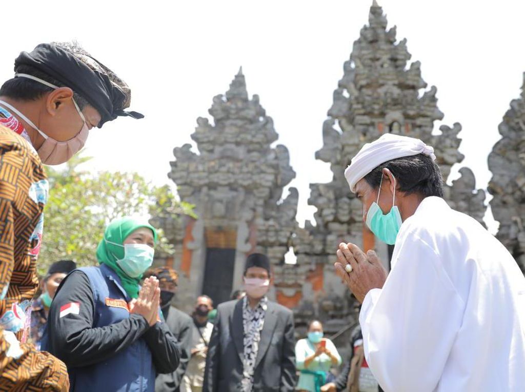 Ke Senduro,Gubernur Khofifah Serahkan Bantuan Alat Kesehatan Ke Senduro,Gubernur Khofifah Serahkan Bantuan Alat Kesehatan