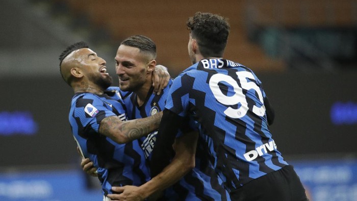 Inter Milans Danilo DAmbrosio, center, celebrates with Arturo Vidal, left, and Alessandro Bastoni after scoring his sides fourth goal during the Serie A soccer match between Inter Milan and Fiorentina at the San Siro stadium in Milan, Italy, Saturday, Sept. 26, 2020. (AP Photo/Luca Bruno)