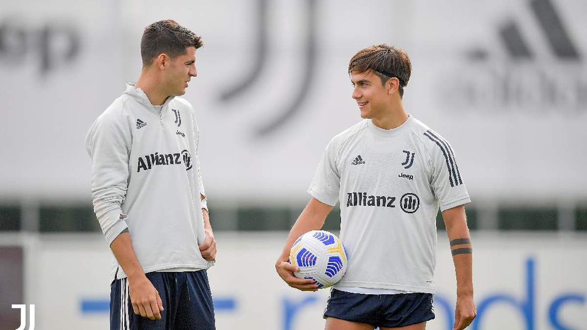 Alvaro Morata dan Paulo Dybala dibawa ke markas AS Roma. (Foto: Twitter @juventusfc)