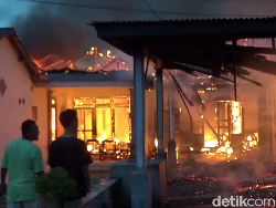 Dua Rumah, Bengkel, dan Toko HP di Lumajang Terbakar Gegara Korsleting