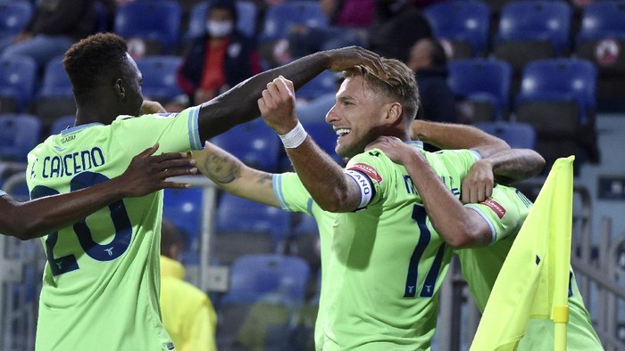 Lazios Ciro Immobile celebrates with his teammate Felipe Caicedo, left, after scoring during the Serie A soccer match between Cagliari and Lazio, at the Sardegna Arena in Cagliari, Italy, Saturday, Sept. 26, 2020. (Alessandro Tocco/LaPresse via AP)