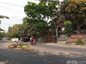 Kecelakaan Tunggal, Mobil Tabrak Pembatas Jalan di Arcamanik Bandung