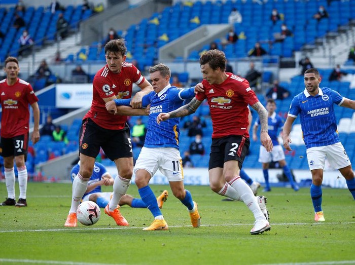 BRIGHTON, ENGLAND - SEPTEMBER 26: Leandro Trossard of Brighton and Hove Albion battles for possession with Victor Lindelof and Harry Maguire of Manchester United during the Premier League match between Brighton & Hove Albion and Manchester United at American Express Community Stadium on September 26, 2020 in Brighton, England. Sporting stadiums around the UK remain under strict restrictions due to the Coronavirus Pandemic as Government social distancing laws prohibit fans inside venues resulting in games being played behind closed doors. (Photo by John Sibley - Pool/Getty Images)