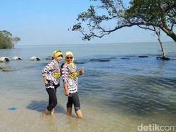 Lamongan Punya Pantai dengan Nama Nyeleneh, Kutang!