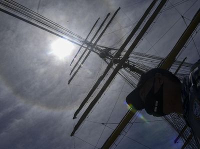 Penampakan Fenomena Halo Matahari di Langit Jawa Timur