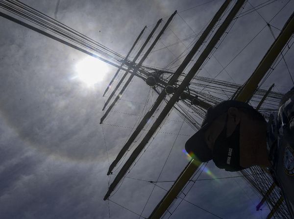 Penampakan Fenomena Halo Matahari di Langit Jawa Timur