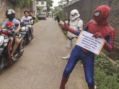 Saat Spiderman hingga Stormtrooper Mengais Rezeki di Depok