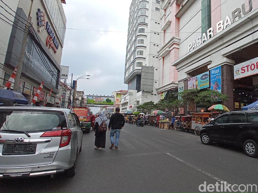 Sepekan Buka Tutup Jalan di Bandung, Pasar Baru Ramai di Weekend