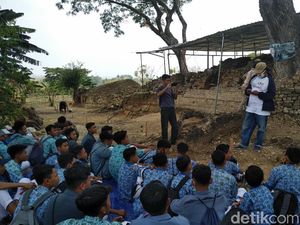 Penasaran Ekskavasi, Situs Candi Patakan Diserbu Pelajar Hingga Santri Penasaran Ekskavasi, Situs Candi Patakan Diserbu Pelajar Hingga Santri