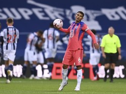 Debut Thiago Silva di Liga Inggris: Jadi Kapten dan Bikin Blunder