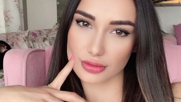 Foto: Istri Cantik Atlet Bola yang Selingkuh, Bayar Rp 18 M Demi Bunuh Suami