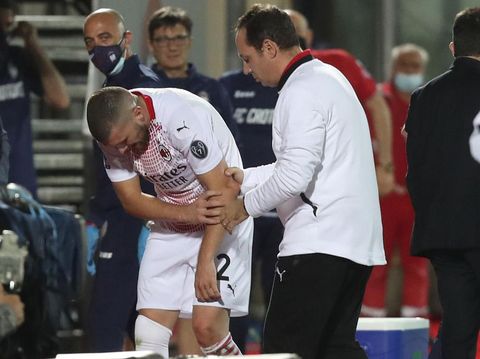 CROTONE, ITALY - SEPTEMBER 27: Milan's Ante Rebic leaves the field after injury during the Serie A match between FC Crotone and AC Milan at Stadio Comunale Ezio Scida on September 27, 2020 in Crotone, Italy.  (Photo by Maurizio Lagana / Getty Images)