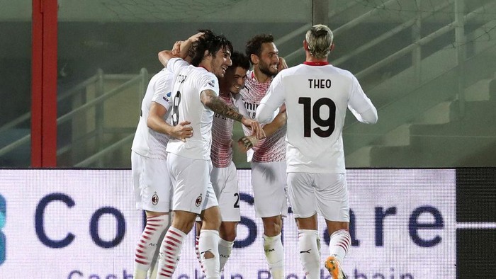 CROTONE, ITALY - SEPTEMBER 27: Brahim Diaz of Milan celebrates 
 his teams second goal during the Serie A match between FC Crotone and AC Milan at Stadio Comunale Ezio Scida on September 27, 2020 in Crotone, Italy. (Photo by Maurizio Lagana/Getty Images)