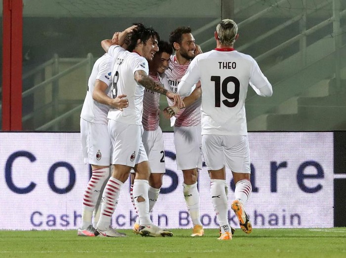 CROTONE, ITALY - SEPTEMBER 27: Brahim Diaz of Milan celebrates 
 his teams second goal during the Serie A match between FC Crotone and AC Milan at Stadio Comunale Ezio Scida on September 27, 2020 in Crotone, Italy. (Photo by Maurizio Lagana/Getty Images)