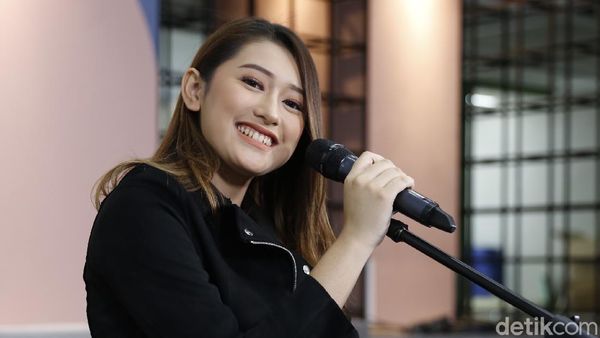 Berkenalan dengan Amanda Caesa si Pendatang Baru