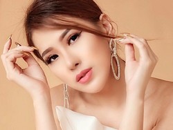 Pamer Kemesraan, Angela Tee Ditaksir Duda Keren Goldwin Yustantio