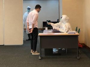 50% Karyawan Bank Permata Masih Tetap Ngantor 50% Karyawan Bank Permata Masih Tetap Ngantor