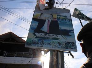 Terpasang Tak Sesuai Aturan, APK Paslon Pilkada Maros Ditertibkan