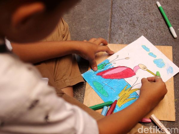 Belajar Menggambar Ala Maestro Tino Sidin