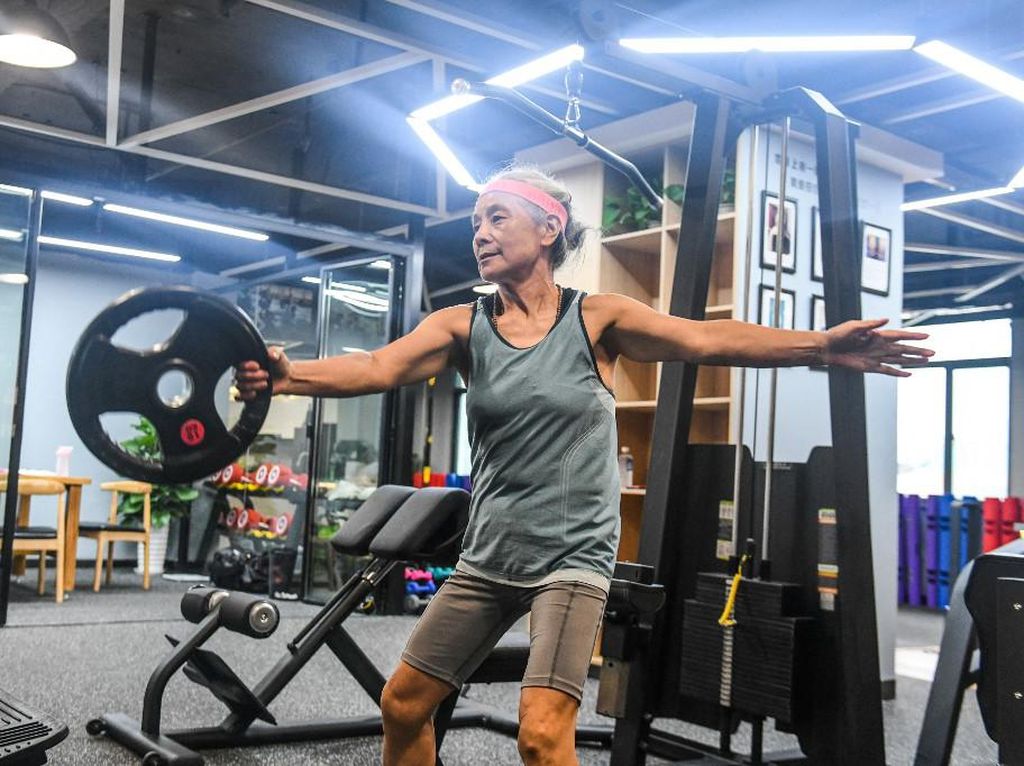 Ini Chen Jifang, Nenek Hardcore yang Masih Perkasa Jelang Usia 70 Tahun Ini Chen Jifang, Nenek Hardcore yang Masih Perkasa Jelang Usia 70 Tahun