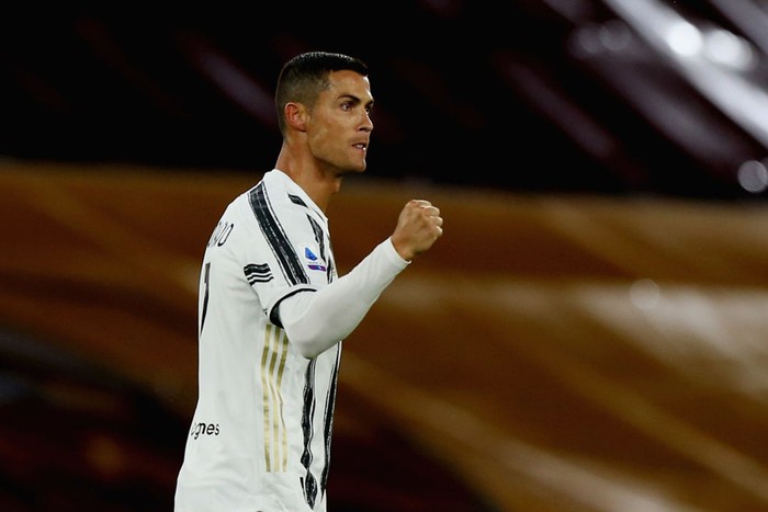 ROME, ITALY - SEPTEMBER 27:  Cristiano Ronaldo of Juventus celebrates after scoring the teams second goal during the Serie A match between AS Roma and Juventus at Stadio Olimpico on September 27, 2020 in Rome, Italy.  (Photo by Paolo Bruno/Getty Images)