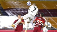 Teranyar, Cristiano Ronaldo membawa Juventus seri atas AS Roma dengan dua golnya di pekan kedua Liga Italia. Gol kedua, diciptakan oleh lompatan tinggi (AP/Alfredo Falcone)