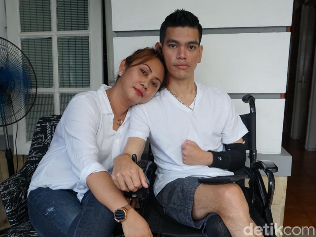 Kisah Cinta El Ibnu yang Getir karena Beda Agama Kisah Cinta El Ibnu yang Getir karena Beda Agama