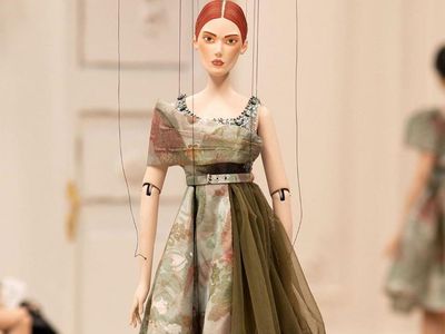 Ketika Model Manusia Digantikan dengan Boneka di Fashion Show Moschino