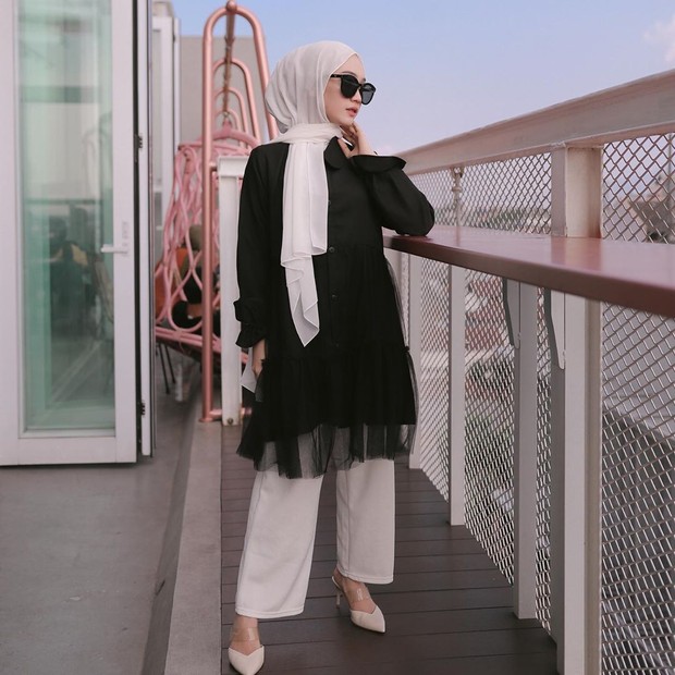 Blouse Organza Hingga Tunik, 7 Atasan untuk Kondangan yang