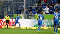 Munas Dabbur merayakan gol yang dicetak di menit ke-21.