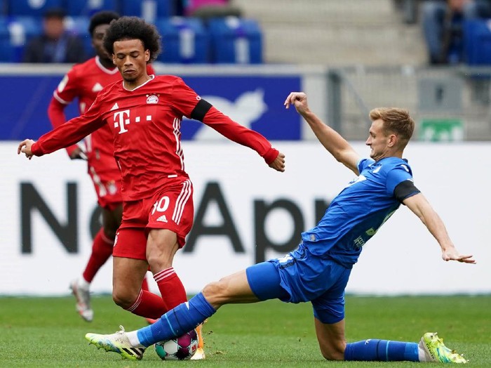 Catatan tak terkalahkan Bayern Munich sejak Desember 2019 terhenti di tangan Hoffenheim, Minggu (27/9/2020) malam WIB. Die Roten tumbang di kandang Die Kraichgauer 1-4.