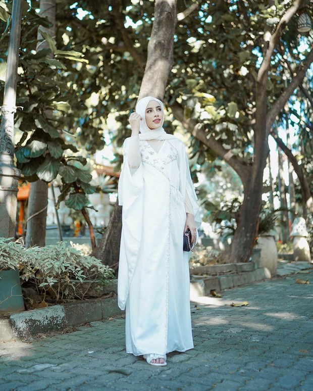Inspirasi Baju Hamil Trimester 2/Instagram @aghniapunjabi