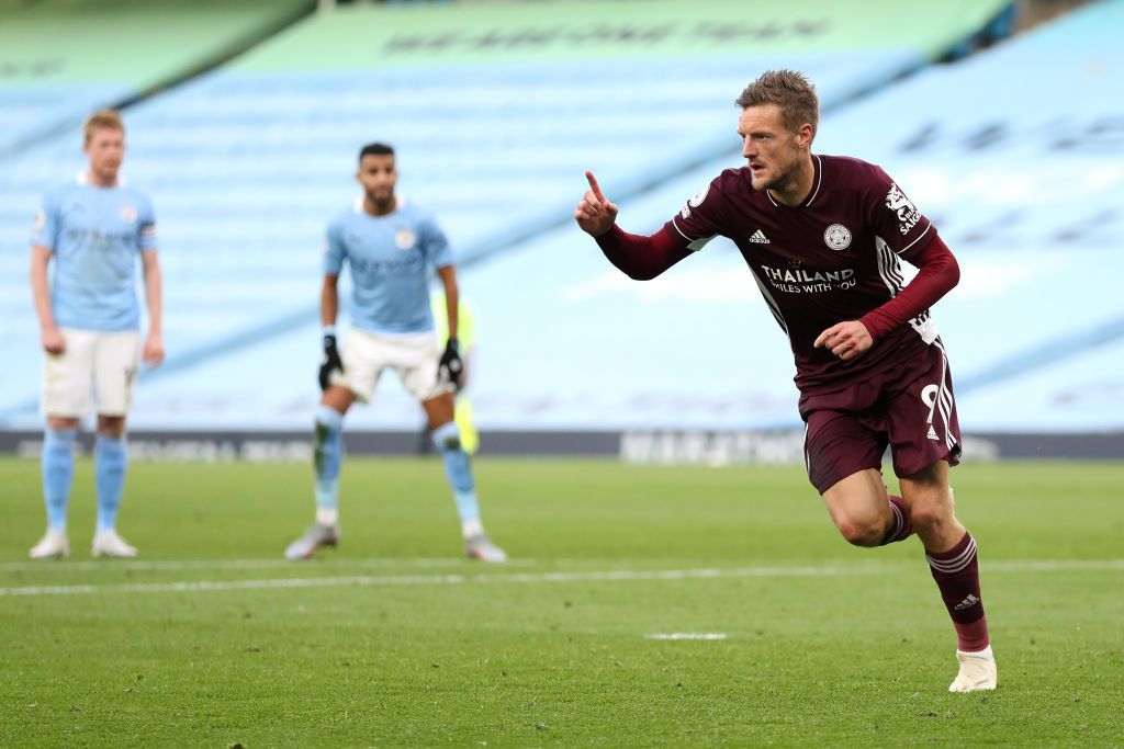 MANCHESTER, ENGLAND - SEPTEMBER 27: Jamie Vardy of Leicester City celebrates after scoring his sides third goal during the Premier League match between Manchester City and Leicester City at Etihad Stadium on September 27, 2020 in Manchester, England. Sporting stadiums around the UK remain under strict restrictions due to the Coronavirus Pandemic as Government social distancing laws prohibit fans inside venues resulting in games being played behind closed doors. (Photo by Catherine Ivill/Getty Images)