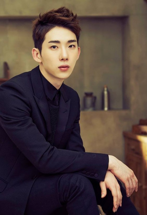 Jo Kwon 2AM/pinterest.com/kdramaportraiture Jo Kwon dituduh pergi ke klub malam di Itaewon saat seseorang dikonfirmasi positif corona di tempat yang sama.