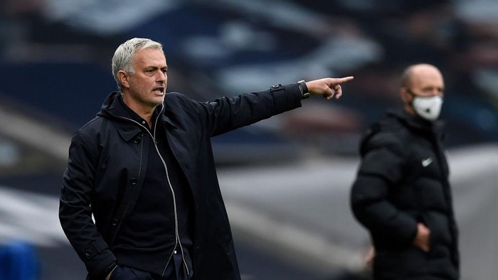 LONDON, ENGLAND - SEPTEMBER 27: Jose Mourinho, Manager of Tottenham Hotspur reacts during the Premier League match between Tottenham Hotspur and Newcastle United at Tottenham Hotspur Stadium on September 27, 2020 in London, England. Sporting stadiums around the UK remain under strict restrictions due to the Coronavirus Pandemic as Government social distancing laws prohibit fans inside venues resulting in games being played behind closed doors. (Photo by Daniel Leal-Olivas - Pool/Getty Images)