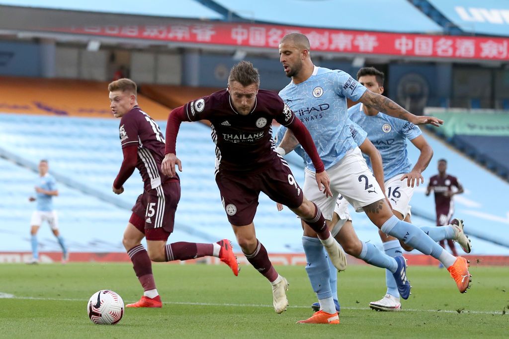 MANCHESTER, ENGLAND - SEPTEMBER 27: Jamie Vardy of Leicester City celebrates with his teammates after scoring his team's first goal during the Premier League match between Manchester City and Leicester City at the Etihad Stadium on September 27, 2020 in Manchester, England.  Sports stadiums across the UK remain under strict restrictions due to the coronavirus pandemic, as the government's social distancing laws prohibit fans inside venues, causing games to be played behind closed doors.  (Photo by Martin Rickett - Pool / Getty Images)