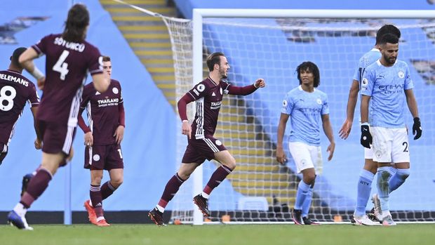 Leicester's James Maddison, center celebrates after scoring his sides 4th goal during the English Premier League soccer match between Manchester City and Leicester City at the Etihad stadium in Manchester, England, Sunday, Sept. 27, 2020. (Laurence Griffiths/Pool via AP)
